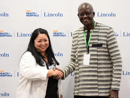 Photo de delegation Africa Health Innovations avec des responsables de sante